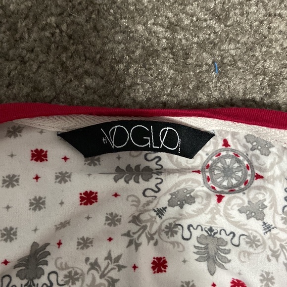 Red shirt - Picture 2 of 2